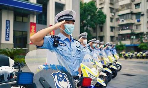 警察护航高考标题_警察为高考保驾护航